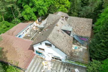 DIETZ: Sanierungsbedürftiges Hotel in idyllischer Waldrandlage von Weiterstadt mit 33 Zimmern! - Außenansicht (678929)