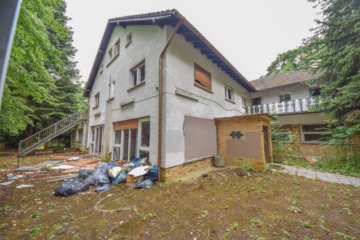 DIETZ: Sanierungsbedürftiges Hotel in idyllischer Waldrandlage von Weiterstadt mit 33 Zimmern! - Außenansicht (678945)