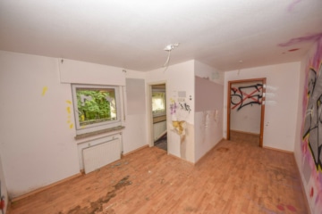DIETZ: Sanierungsbedürftiges Hotel in idyllischer Waldrandlage von Weiterstadt mit 33 Zimmern! - Gästezimmer 1.OG (678980)