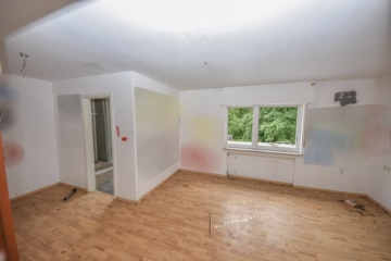 DIETZ: Sanierungsbedürftiges Hotel in idyllischer Waldrandlage von Weiterstadt mit 33 Zimmern! - Gästezimmer 1.OG (678985)