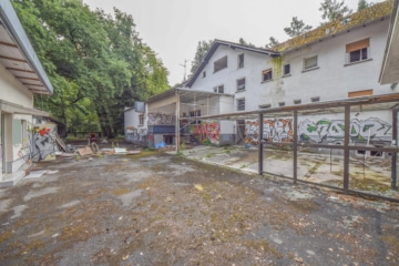 DIETZ: Sanierungsbedürftiges Hotel in idyllischer Waldrandlage von Weiterstadt mit 33 Zimmern! - Innenhof (678947)