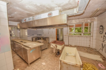 DIETZ: Sanierungsbedürftiges Hotel in idyllischer Waldrandlage von Weiterstadt mit 33 Zimmern! - Küche EG (678994)