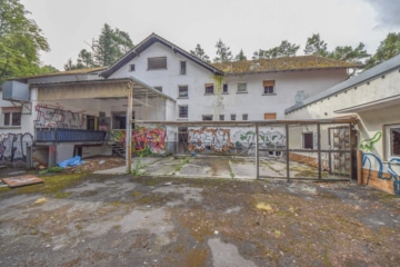 DIETZ: Sanierungsbedürftiges Hotel in idyllischer Waldrandlage von Weiterstadt mit 33 Zimmern! - Innenhof (678946)