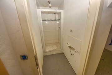 DIETZ: Sanierungsbedürftiges Hotel in idyllischer Waldrandlage von Weiterstadt mit 33 Zimmern! - Duschbad 2.OG (679008)