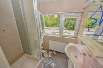 DIETZ: Sanierungsbedürftiges Hotel in idyllischer Waldrandlage von Weiterstadt mit 33 Zimmern! - Tageslichtbadezimmer 1.OG (678984)