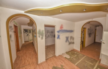 DIETZ: Sanierungsbedürftiges Hotel in idyllischer Waldrandlage von Weiterstadt mit 33 Zimmern! - Flur 1.OG (678987)