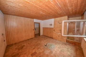 DIETZ: Sanierungsbedürftiges Hotel in idyllischer Waldrandlage von Weiterstadt mit 33 Zimmern! - Badezimmer EG (678962)