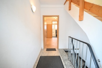 DIETZ: Gepflegte 4 Zi-Wohnung im ersten OG – 2 Balkon – Garage - Zugang Wohnung (645113)