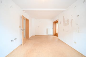 DIETZ: Gepflegte 4 Zi-Wohnung im ersten OG – 2 Balkon – Garage - Küche (645100)