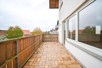 DIETZ: Gepflegte 4 Zi-Wohnung im ersten OG – 2 Balkon – Garage - Balkon (645096)