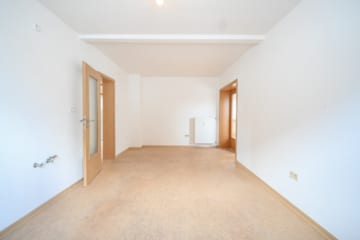 DIETZ: Erstbezug nach Sanierung! Modernisierte 4 Zimmer-Wohnung im ersten OG – 2 Balkone + Garage - Küche (672043)