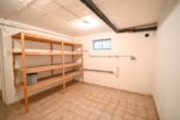 Kellerraum - DIETZ: Gepflegte 4 Zi-Wohnung im ersten OG – 2 Balkon – Garage