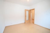 Schlafzimmer 2 von 3 - DIETZ: Gepflegte 4 Zi-Wohnung im ersten OG – 2 Balkon – Garage