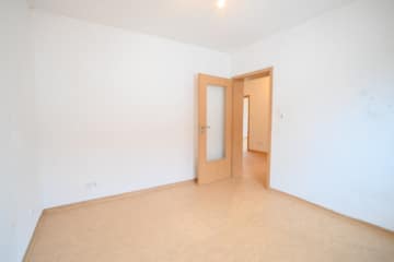 DIETZ: Gepflegte 4 Zi-Wohnung im ersten OG – 2 Balkon – Garage - Schlafzimmer 2 von 3 (645106)