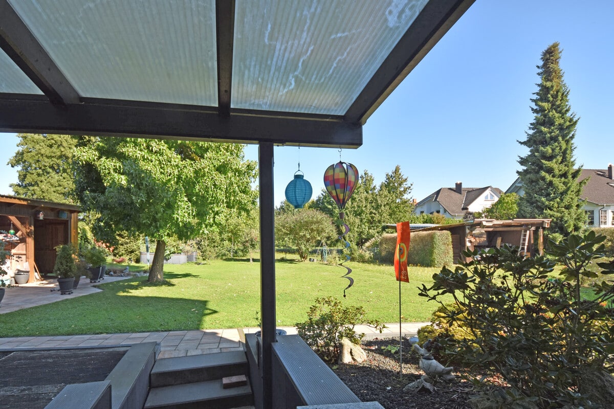 Gartenblick vom Kellerausgang