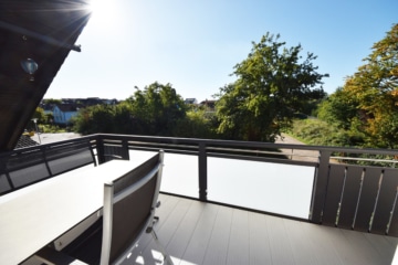 DIETZ: Freiwerdendes, liebevolles 2-Familienhaus-Anwesen in attraktiver Wohnlage von Klein-Zimmern! - OG Balkon (653754)