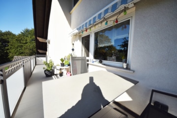 DIETZ: Freiwerdendes, liebevolles 2-Familienhaus-Anwesen in attraktiver Wohnlage von Klein-Zimmern! - OG Balkon (653755)