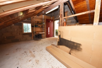 DIETZ: Freiwerdendes, liebevolles 2-Familienhaus-Anwesen in attraktiver Wohnlage von Klein-Zimmern! - Ausbauraum über Garage (653770)