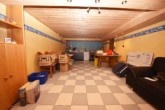 Hobbyraum mit Küche - DIETZ: Freiwerdendes, liebevolles 2-Familienhaus-Anwesen in attraktiver Wohnlage von Klein-Zimmern!