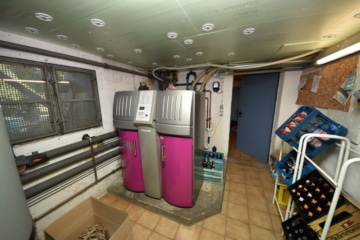 DIETZ: Freiwerdendes, liebevolles 2-Familienhaus-Anwesen in attraktiver Wohnlage von Klein-Zimmern! - Pelletsheizung (653774)