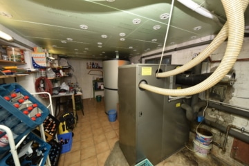 DIETZ: Freiwerdendes, liebevolles 2-Familienhaus-Anwesen in attraktiver Wohnlage von Klein-Zimmern! - Pelletsheizung (653775)