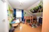 DIETZ: Großzügiges 4-Familienhaus in Gelnhausen - Höchst! Zwei Wohnungen frei! - Wohnung 4 DG Zimmer 2 von 5