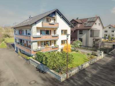 DIETZ: Größer als manches Haus! 4-Zimmer-Erdgeschosswohnung – 3-fach-Verglasung – Pelletsheizung - Außenansicht (700767)
