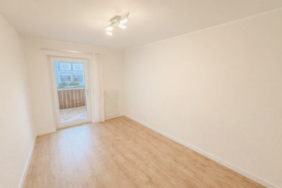 DIETZ: Größer als manches Haus! 4-Zimmer-Erdgeschosswohnung – 3-fach-Verglasung – Pelletsheizung - Schlafzimmer 2 EG (700775)