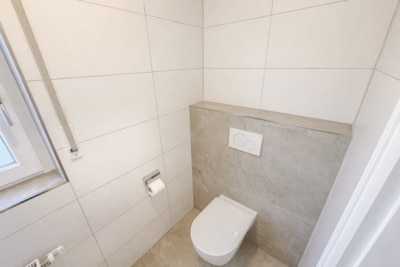 DIETZ: Größer als manches Haus! 4-Zimmer-Erdgeschosswohnung – 3-fach-Verglasung – Pelletsheizung - Gäste-WC EG (700779)