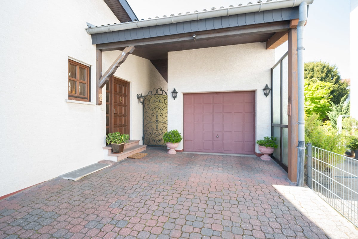 Einfahrt Garage