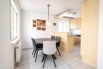 DIETZ: Frei werdende 4-5-Zimmer Maisonettewohnung mit Terrasse, Garage und Grünfläche in Niedernberg - Essbereich und Küche (693684)