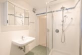 Bad Souterrain - DIETZ: Frei werdende 4-5-Zimmer Maisonettewohnung mit Terrasse, Garage und Grünfläche in Niedernberg