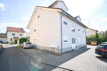 DIETZ: Frei werdende 4-5-Zimmer Maisonettewohnung mit Terrasse, Garage und Grünfläche in Niedernberg - Außenansicht (693702)