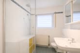 Bad Souterrain - DIETZ: Frei werdende 4-5-Zimmer Maisonettewohnung mit Terrasse, Garage und Grünfläche in Niedernberg