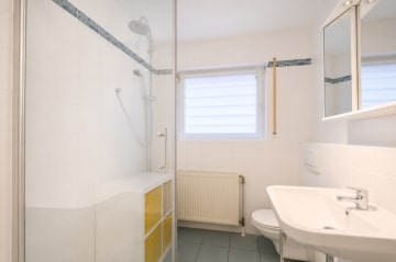 DIETZ: Frei werdende 4-5-Zimmer Maisonettewohnung mit Terrasse, Garage und Grünfläche in Niedernberg - Bad Souterrain (693693)