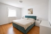 Schlafzimmer 1 und 2 - DIETZ: Frei werdende 4-5-Zimmer Maisonettewohnung mit Terrasse, Garage und Grünfläche in Niedernberg