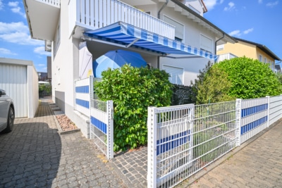DIETZ: Frei werdende 4-5-Zimmer Maisonettewohnung mit Terrasse, Garage und Grünfläche in Niedernberg - Außenansicht (700615)