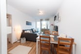4710-lang1#Wohn und Essbereich - DIETZ: Voll möblierte moderne 2 Zimmer Erdgeschoss-Wohnung mit Balkon!