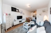 4710-lang2#Wohn und Essbereich - DIETZ: Voll möblierte moderne 2 Zimmer Erdgeschoss-Wohnung mit Balkon!
