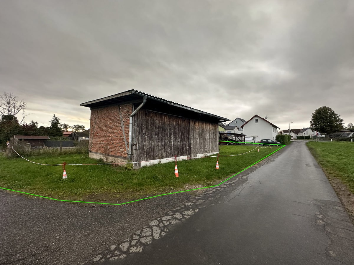 Grundstück mit Halle