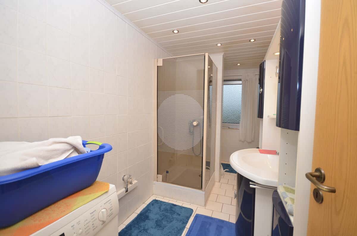 Tageslichtbad mit Dusche