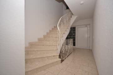 DIETZ: Voll-möblierte 2-Zimmer-Terrassenwohnung mit barrierefreier Dusche in ruhiger Lage – Münster! - Treppenhaus (658119)