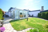 Top gepflegter Flachdachbungalow mit Wintergarten, Garage, Terrasse in beliebter Ober-Rodener Wohnlage! - Garten