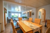Top gepflegter Flachdachbungalow mit Wintergarten, Garage, Terrasse in beliebter Ober-Rodener Wohnlage! - Offener Wohn- und Essbereich EG