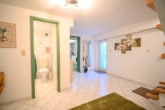 Top gepflegter Flachdachbungalow mit Wintergarten, Garage, Terrasse in beliebter Ober-Rodener Wohnlage! - Flur KG