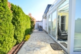 Top gepflegter Flachdachbungalow mit Wintergarten, Garage, Terrasse in beliebter Ober-Rodener Wohnlage! - Außenbereich
