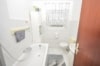 DIETZ: Tolle 3 Zimmer-Wohnung im ersten OG in herrlicher Wohnlage von Nieder-Roden - Tageslicht Badezimmer