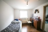 DIETZ: Saniertes 2 Familienhaus mit Dachterrasse in ruhiger Lage in Schaafheim! 5,41 % Rendite - Schlafzimmer 2 von 3 OG