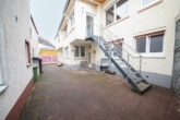 DIETZ: Saniertes 2 Familienhaus mit Dachterrasse in ruhiger Lage in Schaafheim! 5,41 % Rendite - Innenhof