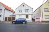 DIETZ: Saniertes 2 Familienhaus mit Dachterrasse in ruhiger Lage in Schaafheim! 5,41 % Rendite - Außenansicht